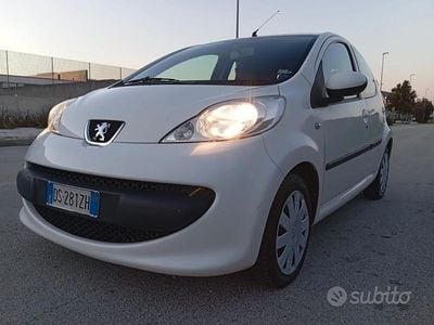 Usata Peugeot 107 68 CV (50 kW) 2009 Bianco Utilitaria
