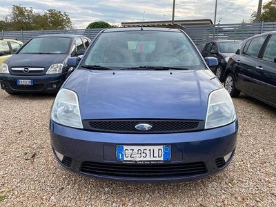 Usata Ford Fiesta Ghia 68 CV (50 kW) 2005 Blu Utilitaria