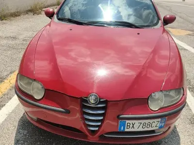 Usata Alfa Romeo 147 120 CV (88 kW) 2001 Rosso Utilitaria