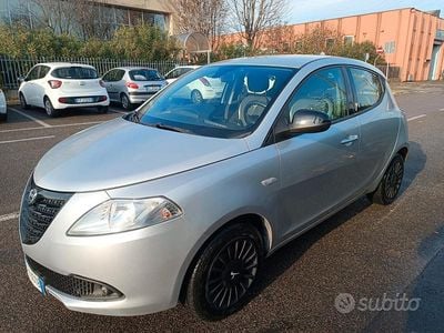Usata Lancia Ypsilon 69 CV (50 kW) 2015 Grigio Utilitaria