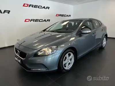 Usata Volvo V40 120 CV (88 kW) 2016 Grigio Berlina