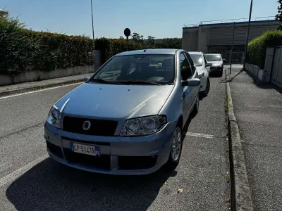 Usata Fiat Punto Dynamic 69 CV (50 kW) 2004 Utilitaria