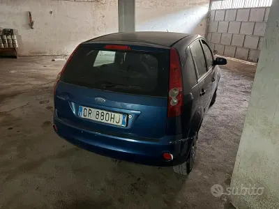 Usata Ford Fiesta 75 CV (55 kW) 2008 Bluazzurro Utilitaria