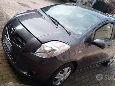 Usata Toyota Yaris 2003 Grigio Berlina