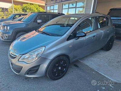 Usata Opel Corsa 65 CV (47 kW) 2012 Grigio Utilitaria