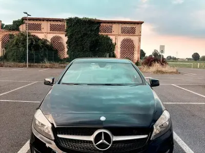 Usata Mercedes A180 109 CV (80 kW) 2016 Nero Utilitaria