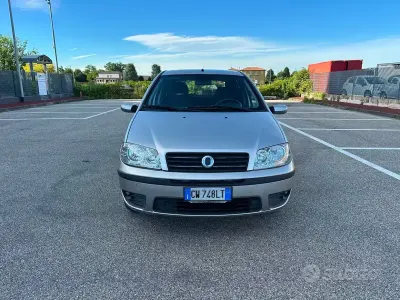 Usata Fiat Punto Dynamic 60 CV (44 kW) 2005 Grigio Utilitaria