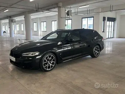 Usata BMW 530 Luxury Line 249 CV (183 kW) 2022 Blu Station wagon