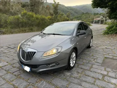 Usata Lancia Delta Silver 120 CV (88 kW) 2011 Grigio Utilitaria