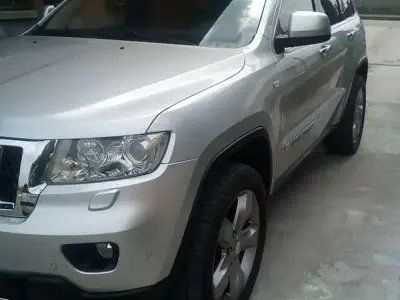 Usata Jeep Grand Cherokee Overland 241 CV (177 kW) 2011 Argento SUV