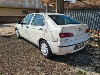 Usata Alfa Romeo 146 105 CV (77 kW) 2000 Bianco Utilitaria