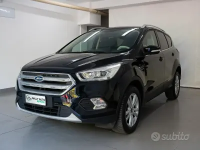 Usata Ford Kuga 120 CV (88 kW) 2019 Bluazzurro SUV