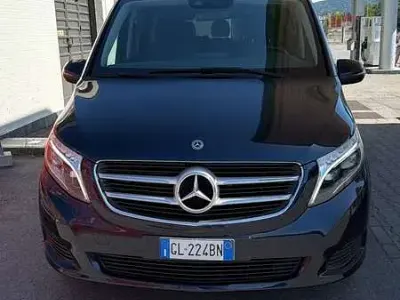 Usata Mercedes V220 Business 163 CV (119 kW) 2019 Blu/azzurro Monovolume