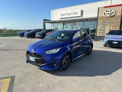 Usata Toyota Yaris Hybrid Trend 92 CV (67 kW) 2025 Juniper blue Berlina