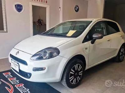 Usata Fiat Punto Lounge 77 CV (56 kW) 2014 Bianco Utilitaria
