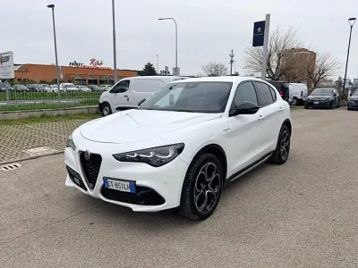 Usata Alfa Romeo Stelvio Veloce 210 CV (154 kW) 2024 Bianco SUV