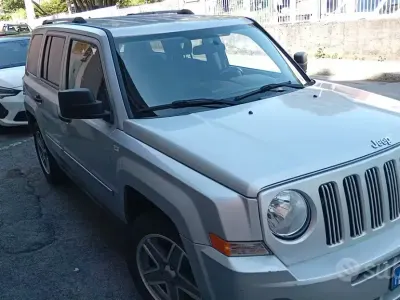 Usado Jeep Patriot 140 CV (102 kW) 2008 Gris SUV