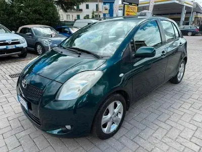 Usata Toyota Yaris Sol 87 CV (63 kW) 2007 Verde Utilitaria
