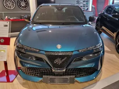 Nuova Alfa Romeo GT Junior 136 CV (100 kW) 2026 Blu Berlina