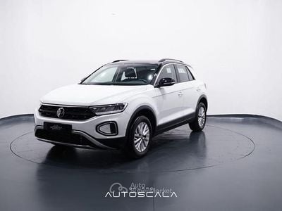 Usata VW T-Roc Life 150 CV (110 kW) 2024 Pure white con tetto nero  0 SUV