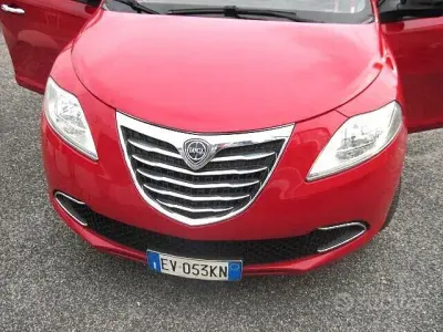 Gebraucht Lancia Ypsilon Platinum 95 PS (69 kW) 2014 Rot Kleinwagen
