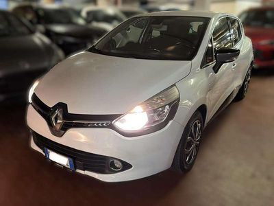 Usado Renault Clio IV 90 CV (66 kW) 2014 Blanco Berlina