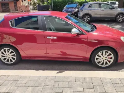 Usata Alfa Romeo Giulietta Distinctive 170 CV (125 kW) 2013 Rosso Utilitaria
