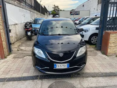 Usata Lancia Ypsilon 69 CV (50 kW) 2017 Nero Utilitaria