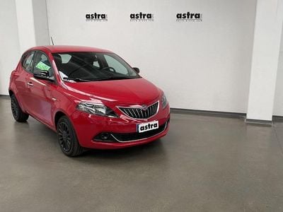 Usata Lancia Ypsilon Silver 70 CV (51 kW) 2021 Rosso Utilitaria