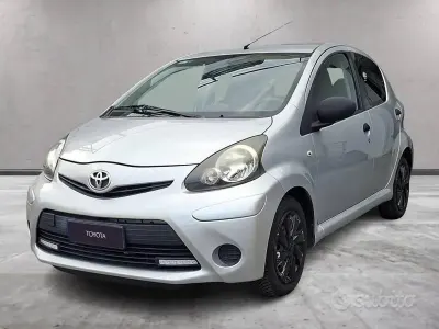 Usata Toyota Aygo Connect Style 68 CV (50 kW) 2012 Grigio Utilitaria