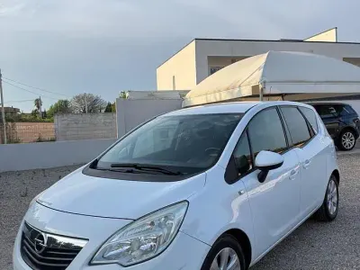 Usata Opel Meriva Cosmo 110 CV (80 kW) 2012 Bianco Monovolume