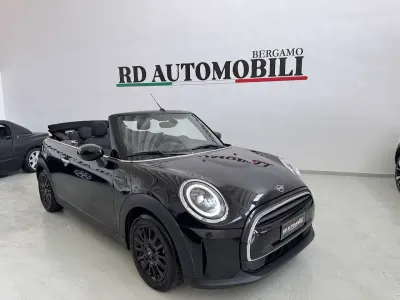 Usata Mini One Cabriolet 102 CV (75 kW) 2021 Midnight baìlack Cabrio