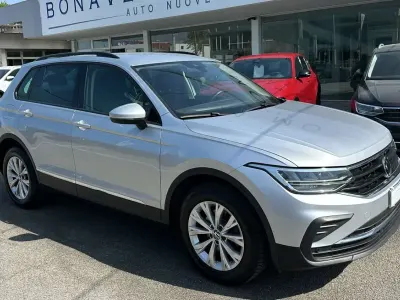 Usata VW Tiguan Life 150 CV (110 kW) 2023 Argento SUV
