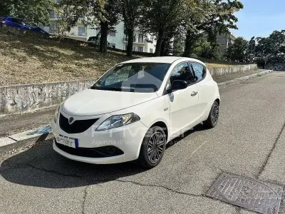 Usata Lancia Ypsilon Gold 69 CV (50 kW) 2019 Bianco Utilitaria