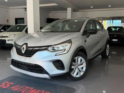 Usata Renault Captur Intens 101 CV (74 kW) 2021 Grigio SUV