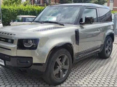 Usata Land Rover Defender SE Dynamic 249 CV (183 kW) 2022 Verde SUV