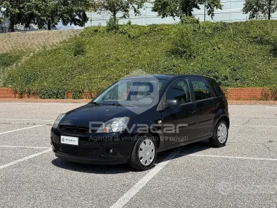 Usata Ford Fiesta Ghia 75 CV (55 kW) 2007 Nero Utilitaria