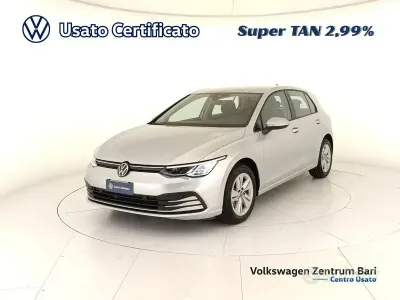 Usata VW Golf VIII Life 116 CV (85 kW) 2024 Argento Berlina