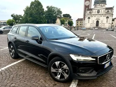 Usata Volvo V60 CC Business Edition 197 CV (144 kW) 2021 Station wagon
