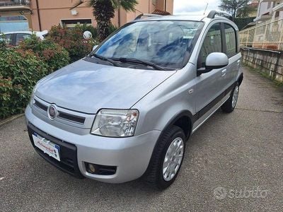 Usata Fiat Panda 4x4 Climbing 69 CV (50 kW) 2010 Grigio Utilitaria