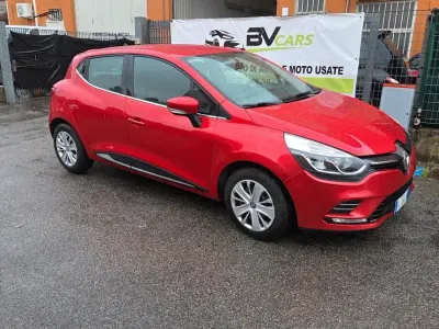 Second-hand Renault Clio IV Intens 73 CP (53 kW) 2017 Roșu Hatchback