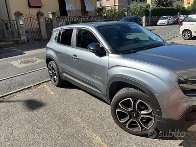 Usata Jeep Avenger 105 CV (77 kW) 2024 Grigio SUV
