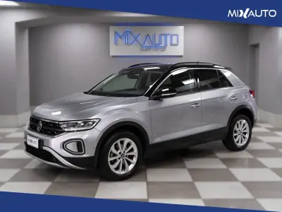 Usata VW T-Roc Life 150 CV (110 kW) 2023 Argento SUV