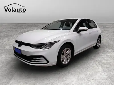 Begagnad VW Golf VIII Style 131 HK (96 kW) 2022 Vit Sedan