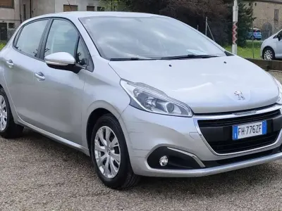 Usata Peugeot 208 Access 82 CV (60 kW) 2017 Other Utilitaria