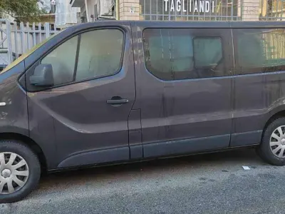 Usata Opel Vivaro 140 CV (102 kW) 2016 Grigio Monovolume