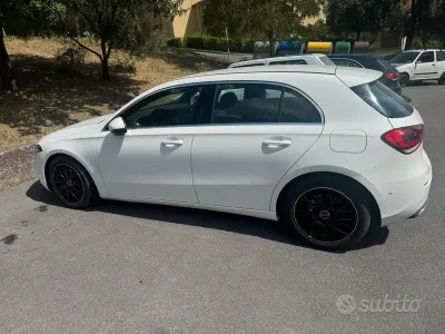 Usata Mercedes A180 Business 116 CV (85 kW) 2019 Bianco Berlina
