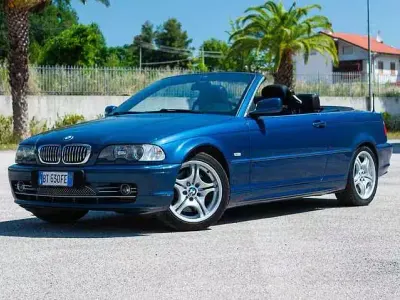 Usata BMW 330 Cabriolet Efficient Dynamics 231 CV (169 kW) 2001 Blu Cabrio