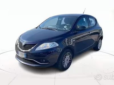Usata Lancia Ypsilon Gold 69 CV (50 kW) 2017 Blu Utilitaria