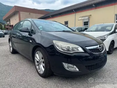 Usata Opel Astra Cosmo 125 CV (91 kW) 2011 Nero Station wagon